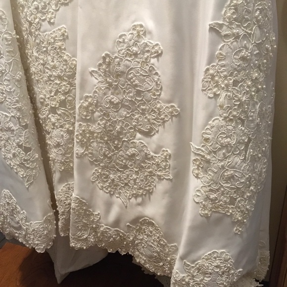 Wedding Dress 12 Salon Collection by Elena - Picture 10 of 13